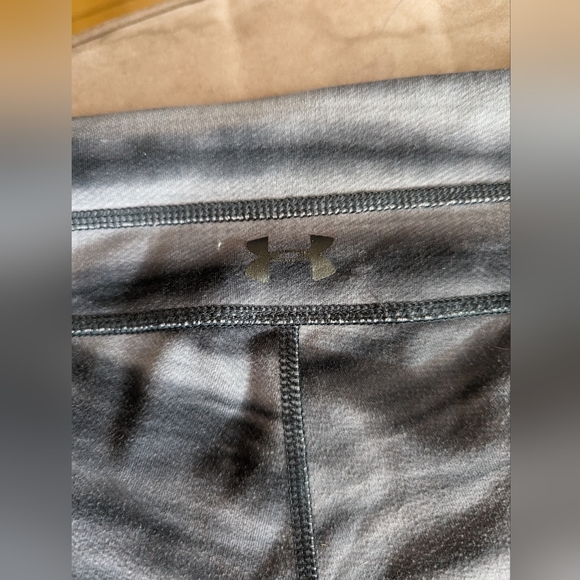 Underarmour cropped tights - Picture 2 of 3
